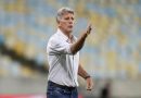 Técnico Renato Gaúcho reclama da arbitragem após empate com o Vitória: ‘É inaceitável’.