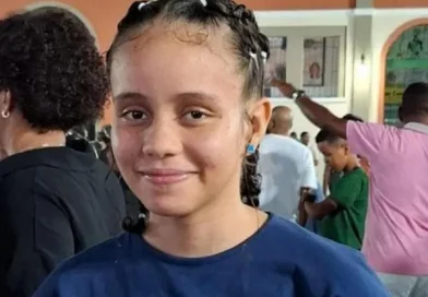 Adolescente de 15 anos é morta com golpes de machado, na Bahia; pai é suspeito. Adolescente de 15 anos é morta com golpes de machado, na Bahia; pai é suspeito.