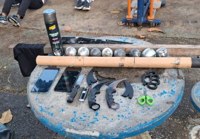 Mais de 70 membros de torcida organizada são apreendidos por vandalismo na Boca do Rio.