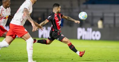 Vitória perde para o Bragantino fora de casa e interrompe sequência positiva no Brasileirão.