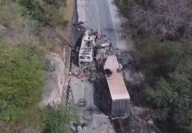 Seis baianos estão entre mortos em acidente entre ônibus e carreta em Minas Gerais.