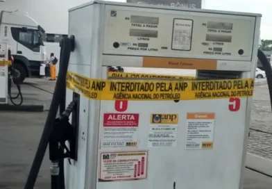 Postos de combustíveis na Bahia são autuados durante fiscalização.
