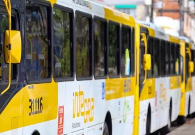 Rodoviários suspendem greve e ônibus começam a voltar às ruas em Salvador.