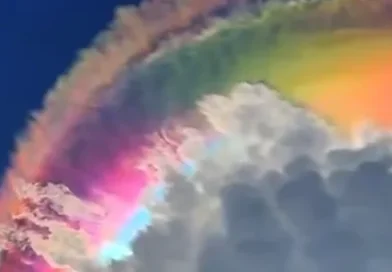 Nuvem arco-íris: Fenômeno raro pinta céu da Indonésia e impressiona o mundo.