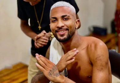 Sepultamento de Zau O Pássaro reúne multidão em Conceição do Almeida.