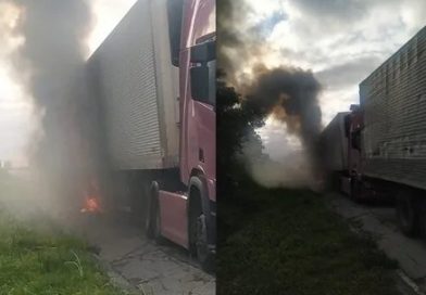 Carreta pega fogo na BR-116 e provoca interdição parcial em trecho de Rafael Jambeiro.