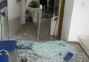 Réu tenta fugir e quebra porta de vidro durante julgamento na Bahia.