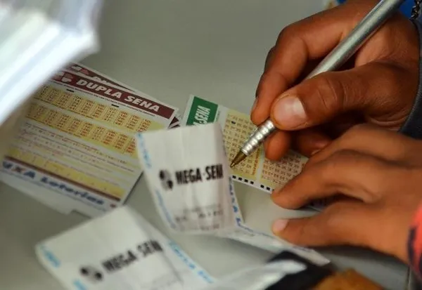 Mega-Sena pode pagar R$ 38 milhões em sorteio desta terça-feira. Mega-Sena pode pagar R$ 38 milhões em sorteio desta terça-feira.